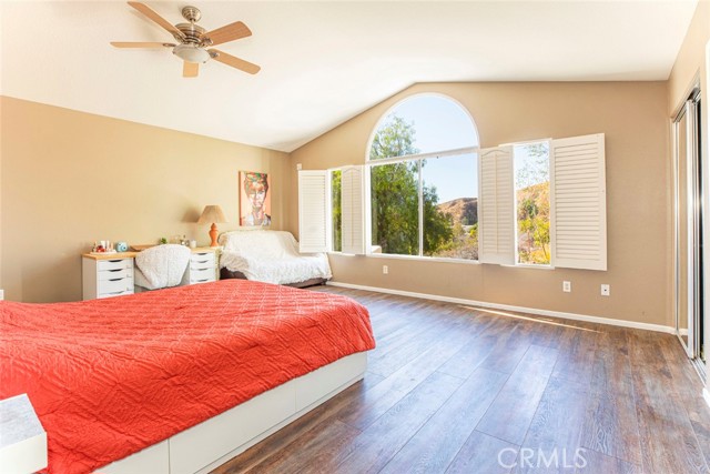 28741 Park Woodland Place, Saugus CA: https://media.crmls.org/medias/6c8d79cd-e6c6-41c7-b08e-6f4d81309158.jpg