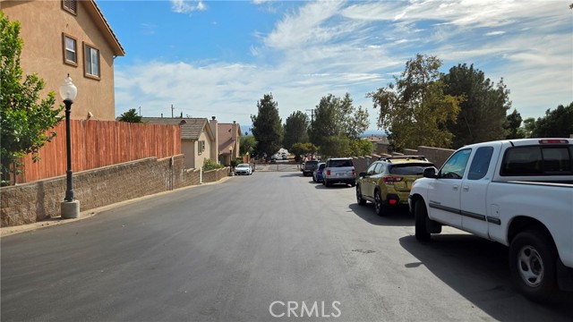 Detail Gallery Image 18 of 26 For 11852 N Birch Grove, Sylmar,  CA 91342 - 5 Beds | 3/1 Baths