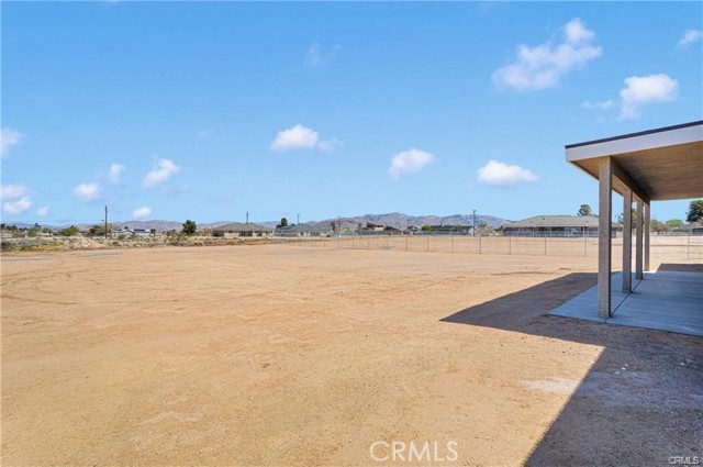 10647 Central Road, Apple Valley CA: https://media.crmls.org/medias/6c8f0c12-2743-436e-82e5-3bcf81607d16.jpg