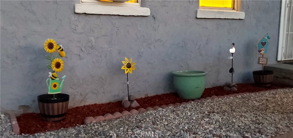 https://media.crmls.org/medias/6c8f7a66-1d5c-4b96-a0ec-0bacfd094fb9.jpg?preset=X-Large