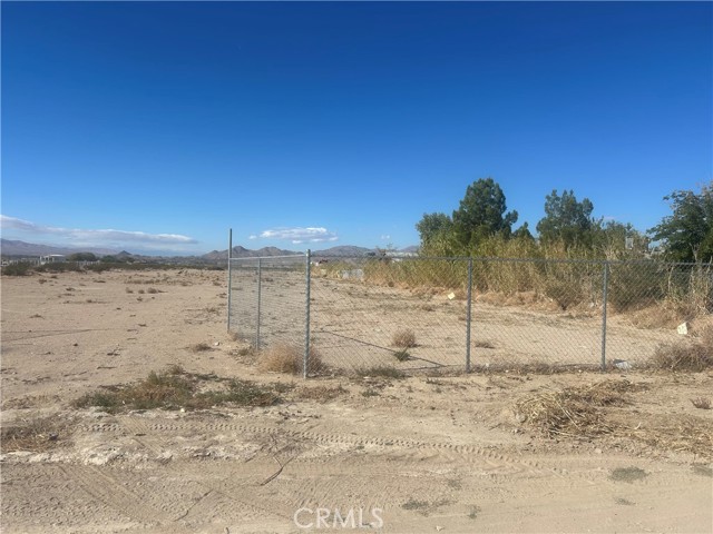 Detail Gallery Image 6 of 8 For 11482 Locust, Lucerne Valley,  CA 92356 - – Beds | – Baths