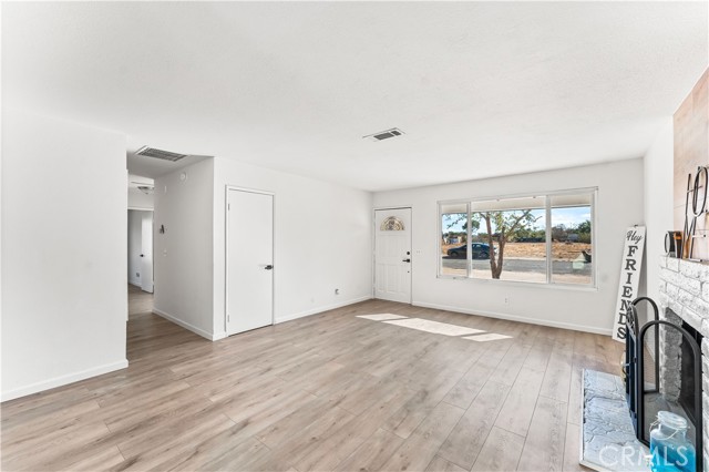 Detail Gallery Image 4 of 38 For 40131 E 174th St, Palmdale,  CA 93591 - 4 Beds | 2 Baths