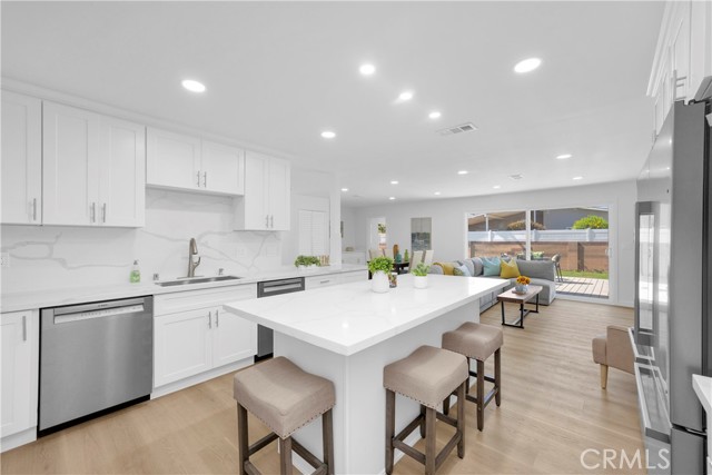 8381 E Blithedale Street, Long Beach CA: https://media.crmls.org/medias/6c915e1f-83d3-4a59-a663-62da53d416f2.jpg