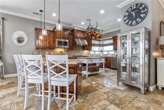 98 Nutwood Circle, Paso Robles CA: https://media.crmls.org/medias/6c917093-66bb-4292-a5f9-8b9cdc4a5dd5.jpg