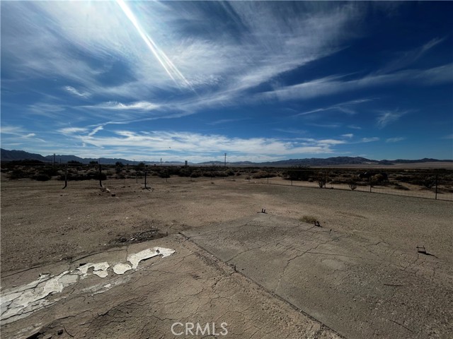 87780 Amboy Road, Amboy CA: https://media.crmls.org/medias/6c926e5d-18d3-49f2-8cb3-3349e8912880.jpg
