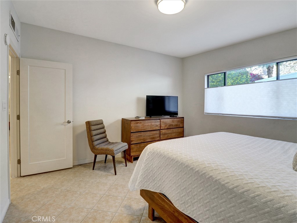 MLS #OC25248943 image #12