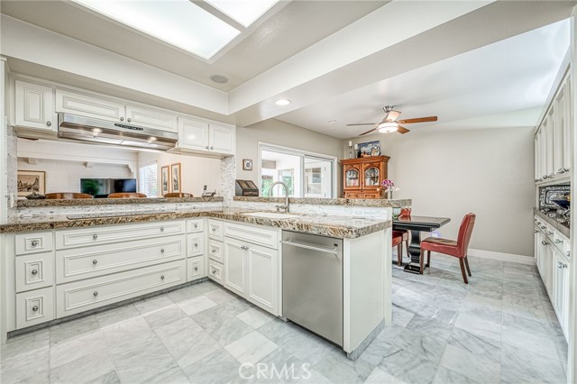 6695 N Van Ness Boulevard, Fresno CA: https://media.crmls.org/medias/6c947beb-482e-428f-ad72-e3386903c9c7.jpg