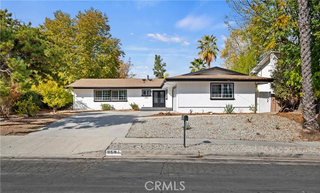 Detail Gallery Image 1 of 22 For 5531 Valerie Ave, Woodland Hills,  CA 91367 - 4 Beds | 2/1 Baths