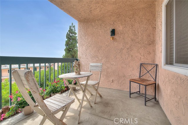 Detail Gallery Image 6 of 24 For 2940 N Verdugo Rd #409,  Glendale,  CA 91208 - 2 Beds | 2 Baths