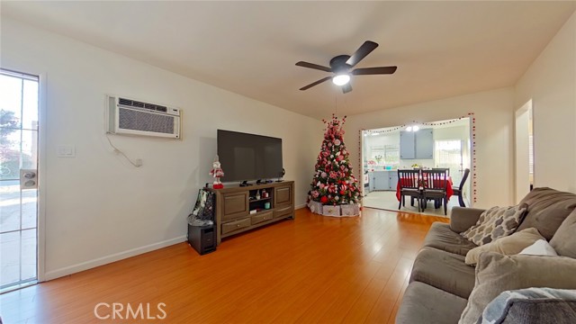 711 W Wilson, Glendale CA: https://media.crmls.org/medias/6c96e670-a636-4787-abbf-6bfaeaf7590e.jpg