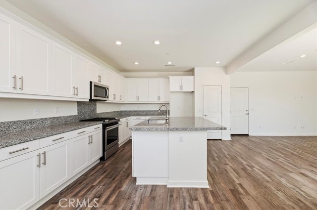 13893 La Pradera Way, Eastvale CA: https://media.crmls.org/medias/6c988bfa-e5fd-4200-b0ae-8a545dac4e25.jpg