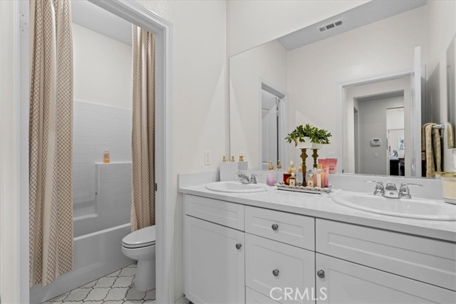 3937 Scarlet Oak Court, San Bernardino CA: https://media.crmls.org/medias/6c9898a2-5672-4896-a6c9-cd38729e1e0f.jpg