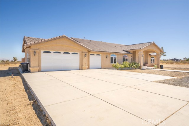 Detail Gallery Image 8 of 62 For 13325 Smith Rd, Phelan,  CA 92371 - 4 Beds | 2/1 Baths