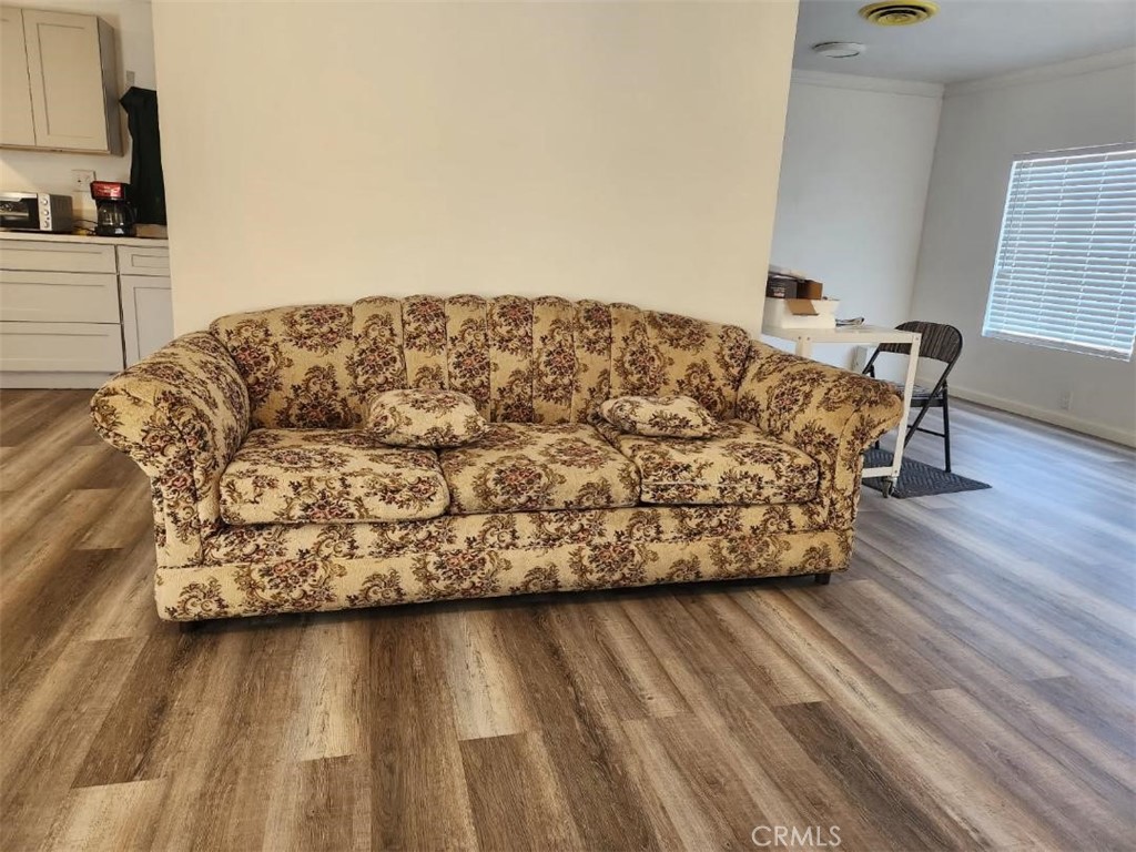 https://media.crmls.org/medias/6c998f21-ed72-4361-babc-5aee4ab8463e.jpg?preset=X-Large