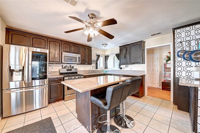 Detail Gallery Image 13 of 48 For 8297 E Carburton, Long Beach,  CA 90808 - 4 Beds | 2 Baths