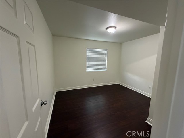 Detail Gallery Image 4 of 17 For 635 E 79th, Los Angeles,  CA 90001 - 5 Beds | 3 Baths