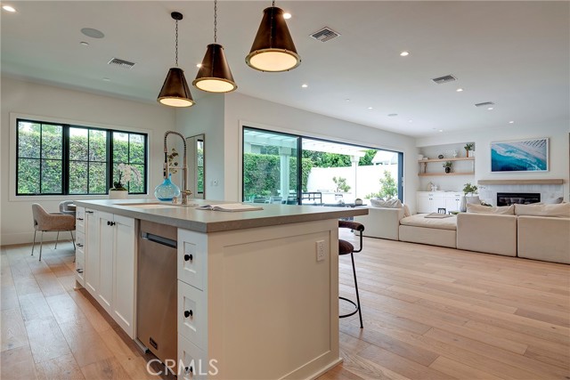 Detail Gallery Image 14 of 45 For 1423 Mariners Dr, Newport Beach,  CA 92660 - 5 Beds | 5/1 Baths