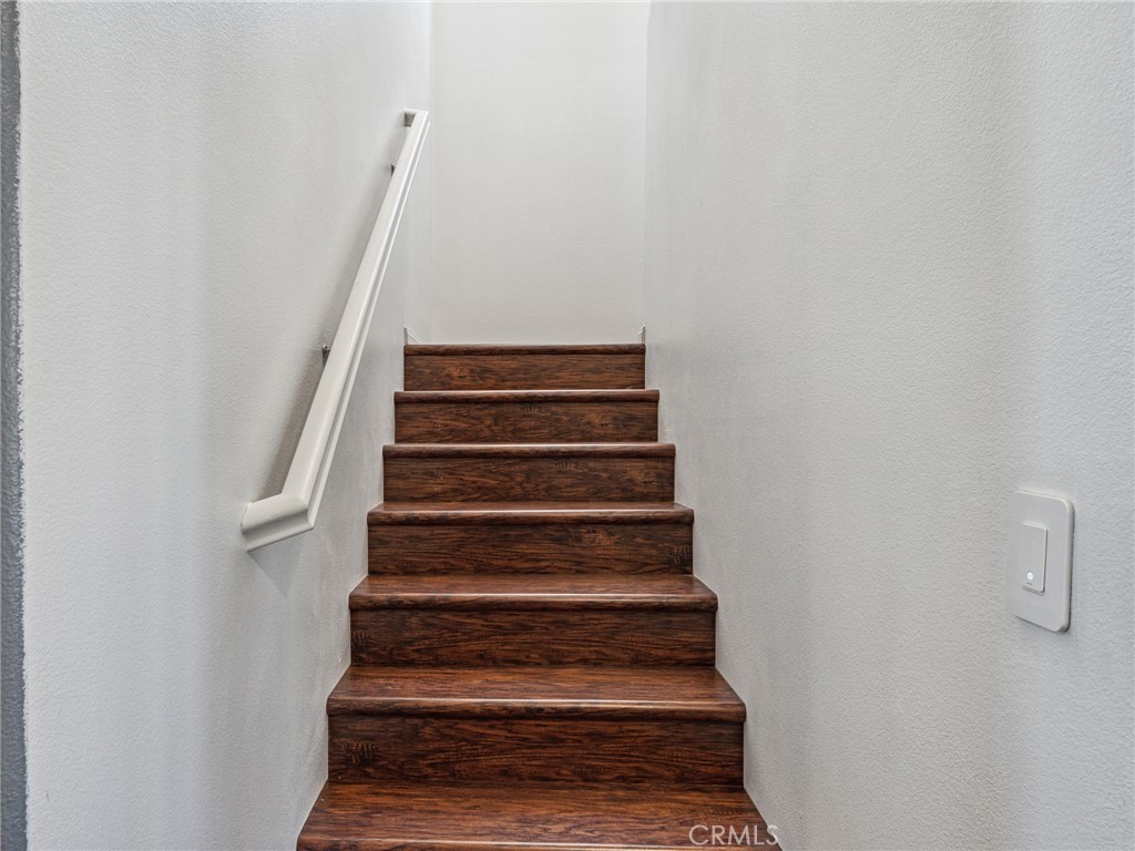 https://media.crmls.org/medias/6c9bad32-00cb-48b7-b310-9e975d848535.jpg?preset=X-Large
