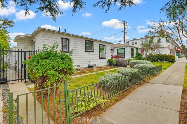 Front Image Thumbnail for CROC26087015