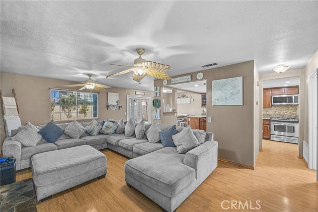 1629 Glenview Drive, Perris CA: https://media.crmls.org/medias/6c9d82d7-3327-4839-94e0-2d9e196c7642.jpg