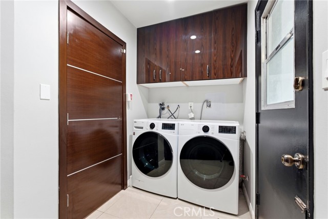 Detail Gallery Image 11 of 44 For 5836 Winnetka Ave, Woodland Hills,  CA 91367 - 4 Beds | 3 Baths