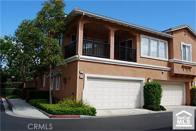 19 Daffodil Irvine, California CLEAN AND IMMACULATE END-UNIT in the beautiful Montilla tract. Kitchen with center island and walk-in pantry opens up to great room. Downstairs bedroom and full bath. Separate inside laundry room. Large two-car garage with additional space for storage. Upstairs is a loft/tech center and two incredible dual master suites, each with their own bathrooms. Wonderfully landscaped patio is perfect for entertaining. The entry, kitchen, bathrooms, and laundry room are all nicely tiled with hardwood flooring throughout. New, fresh paint. Walk to Oak Creek shopping center and beautifully maintained HOA amenities - pool, spa, playground, tennis & sport courts, etc. Excellent Irvine schools. 7-min walk to Oak Creek Elementary, 5-min drive to IVC, 10-min to UCI/the Great Park. Easy freeway access. Move-in ready. Don't miss this one!!