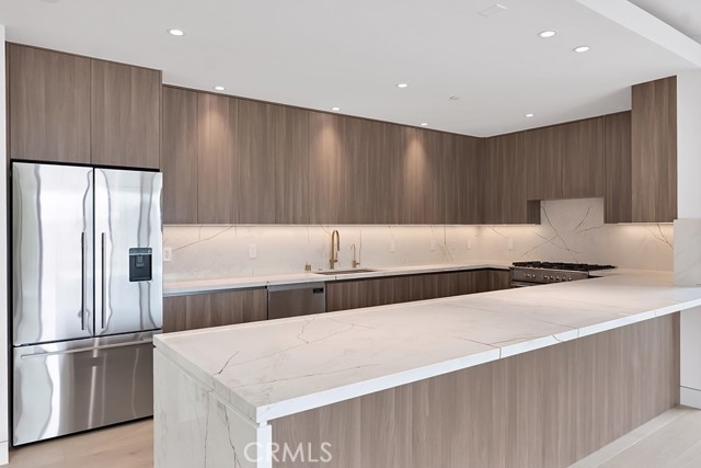 Detail Gallery Image 9 of 32 For 12131 Palms Bld, Los Angeles,  CA 90066 - 4 Beds | 3 Baths