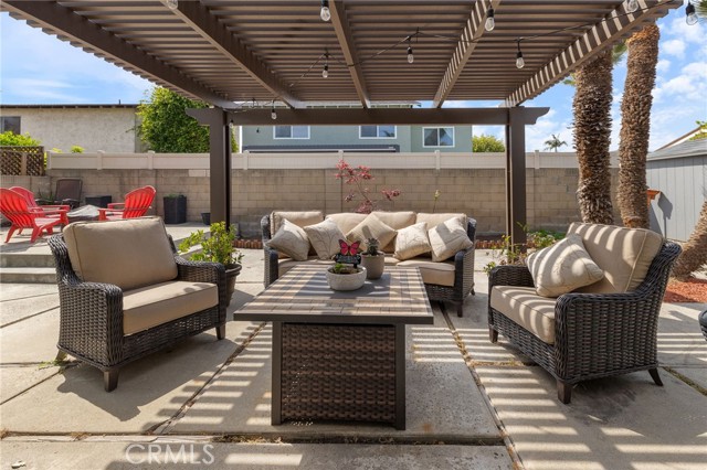 Detail Gallery Image 13 of 40 For 2102 Tern Bay Ln, Lakewood,  CA 90712 - 5 Beds | 2/1 Baths