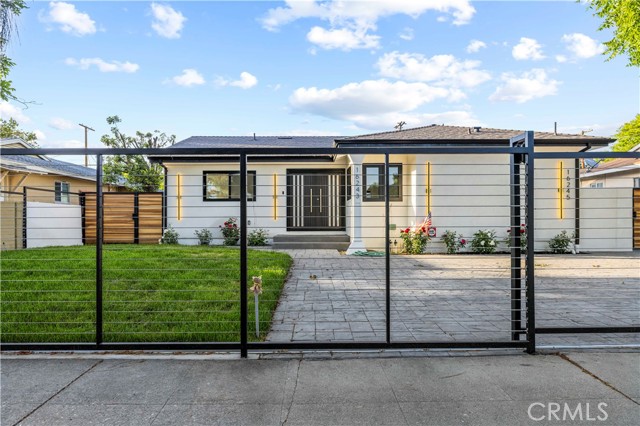 Detail Gallery Image 6 of 33 For 16245 Chatsworth St, Granada Hills,  CA 91344 - 3 Beds | 2/1 Baths