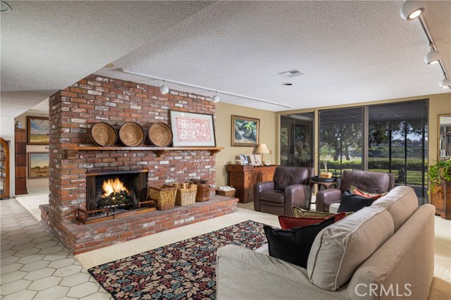 Detail Gallery Image 8 of 35 For 2600 Mesa Dr, Newport Beach,  CA 92660 - 6 Beds | 6/2 Baths