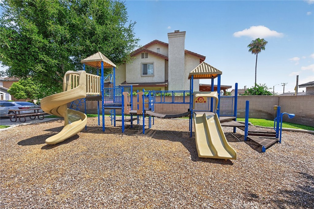 https://media.crmls.org/medias/6ca0bfdc-d216-4907-aee9-fe55281e23bf.jpg?preset=X-Large