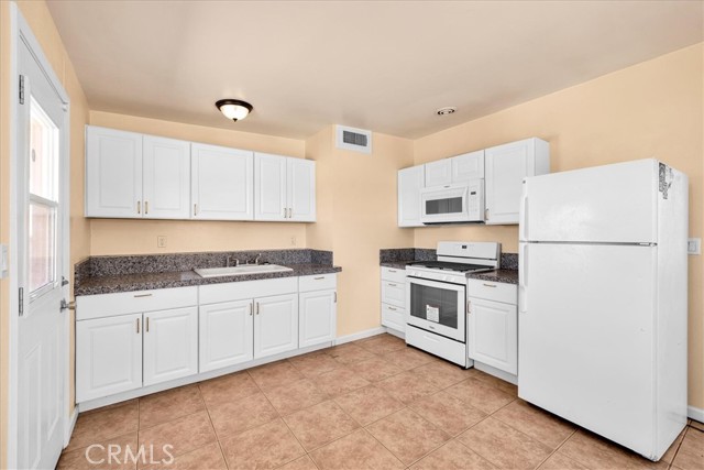 58382 Sunny Sands Drive, Yucca Valley CA: https://media.crmls.org/medias/6ca109c5-4be3-4099-8ade-dbcec46f6887.jpg