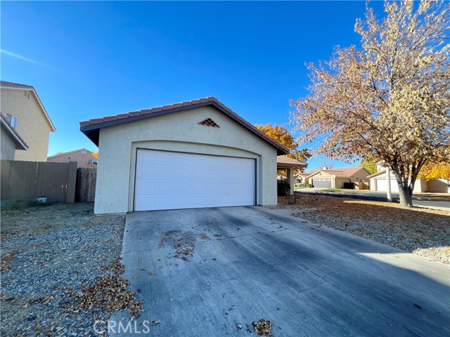 Detail Gallery Image 1 of 22 For 44135 17th St, Lancaster,  CA 93535 - 3 Beds | 2 Baths