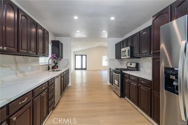 5457 Beckford Avenue, Tarzana CA: https://media.crmls.org/medias/6ca342ac-bf19-4cc0-a906-bc22f3c1cacf.jpg