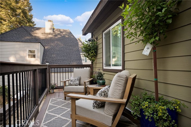 243 Manzanita Drive, Lake Arrowhead CA: https://media.crmls.org/medias/6ca3a5bc-1c57-420a-8672-fa19ffebef56.jpg
