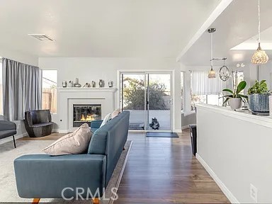 https://media.crmls.org/medias/6ca3e0d2-356d-4bc4-acde-e74d2c82da7d.jpg?preset=X-Large