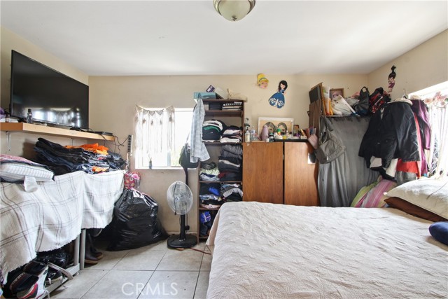 916 W 53rd ST Street, Los Angeles CA: https://media.crmls.org/medias/6ca489e3-fece-4296-be43-532714c63aa1.jpg
