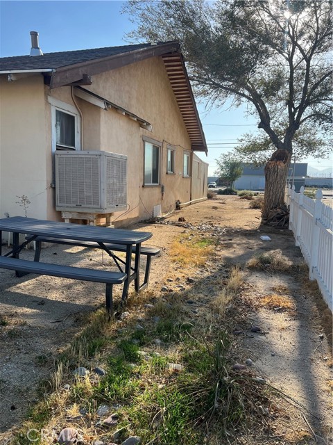 Detail Gallery Image 6 of 14 For 15957 K St, Mojave,  CA 93501 - 2 Beds | 1 Baths