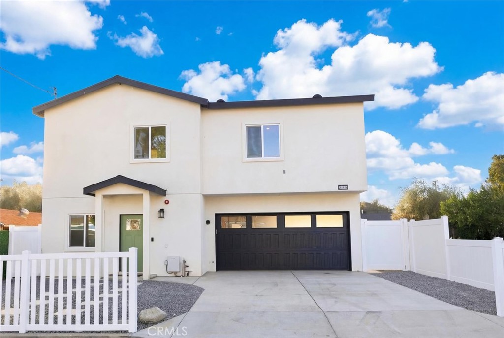 3884 N Mountain View