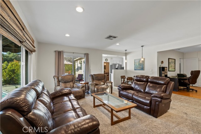 Detail Gallery Image 22 of 45 For 2937 Claremont Heights, Claremont,  CA 91711 - 3 Beds | 2/1 Baths