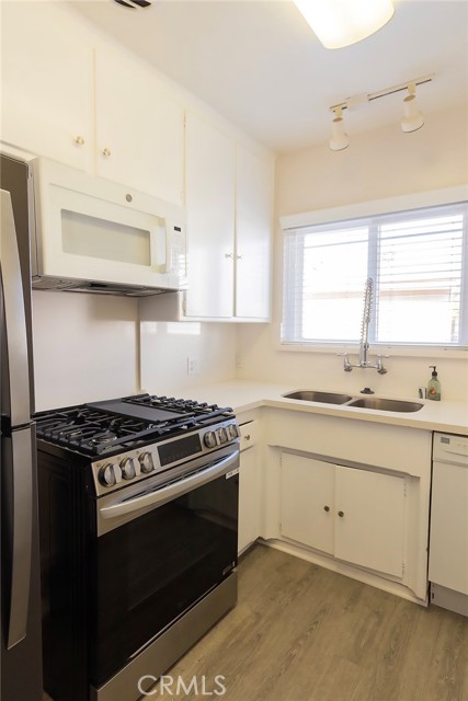 608 Esplanade, Redondo Beach CA: https://media.crmls.org/medias/6ca5e0ff-6702-4abf-ac4b-fc0d36a32abd.jpg