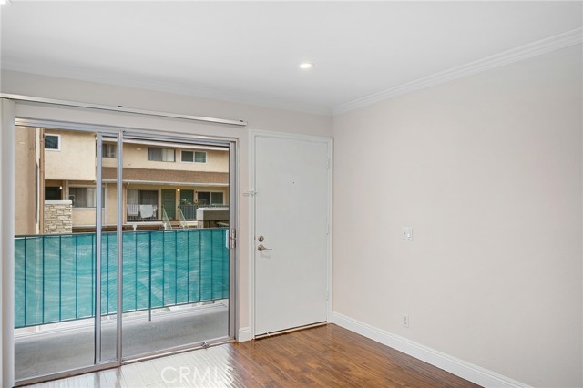 Detail Gallery Image 4 of 28 For 121 Sinclair Ave #206,  Glendale,  CA 91206 - 2 Beds | 2 Baths