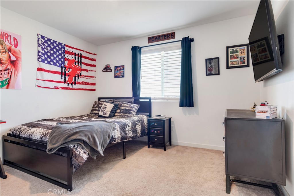 https://media.crmls.org/medias/6ca6c05f-d367-4f0d-b674-59c5b9bef59b.jpg?preset=X-Large