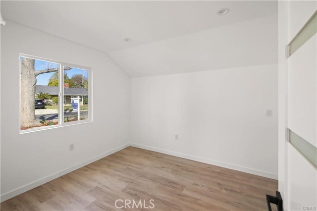 Detail Gallery Image 33 of 36 For 7842 Lasaine Ave, Northridge,  CA 91325 - 7 Beds | 5/1 Baths