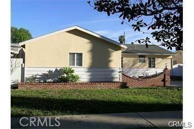 Detail Gallery Image 1 of 7 For 19023 Cantlay St, Reseda,  CA 91335 - 4 Beds | 2 Baths