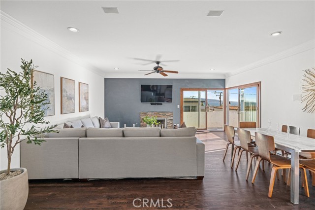 Detail Gallery Image 4 of 30 For 124 15th St #B,  Manhattan Beach,  CA 90266 - 4 Beds | 3 Baths