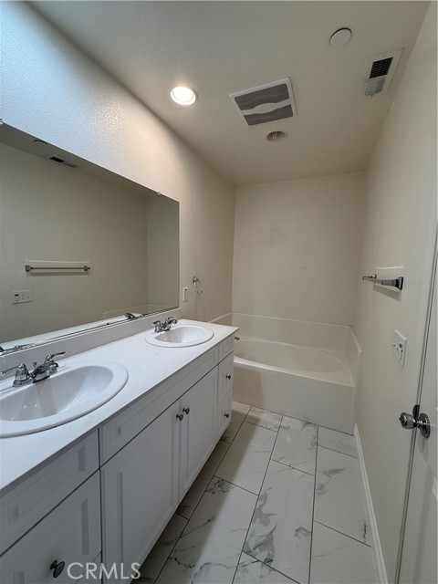 Detail Gallery Image 7 of 16 For 3447 White Sand Ct, Perris,  CA 92570 - 4 Beds | 2/1 Baths
