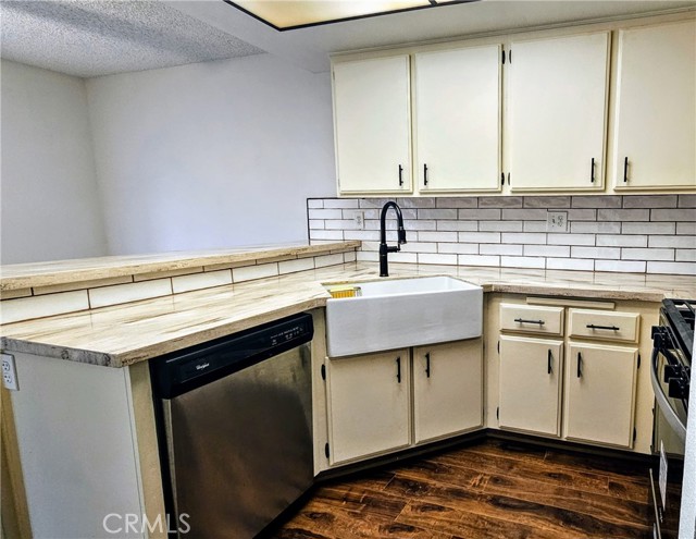 Detail Gallery Image 5 of 24 For 1031 Palmetto Bldg O Ave #4,  Ontario,  CA 91762 - 2 Beds | 2/1 Baths