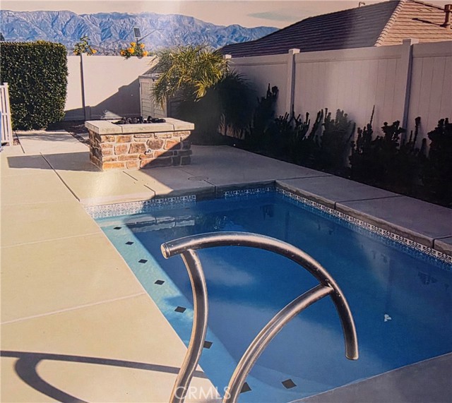 Detail Gallery Image 2 of 3 For 372 Linnea Fields, Beaumont,  CA 92223 - 3 Beds | 2 Baths