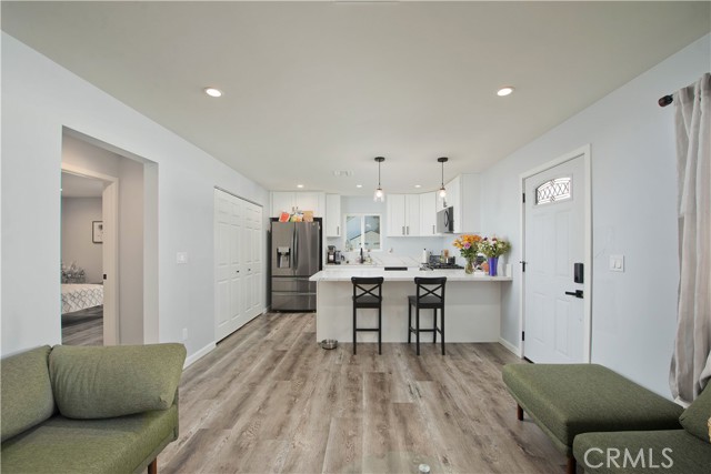 Detail Gallery Image 25 of 52 For 13608 Bassett St, Valley Glen,  CA 91405 - 6 Beds | 4 Baths